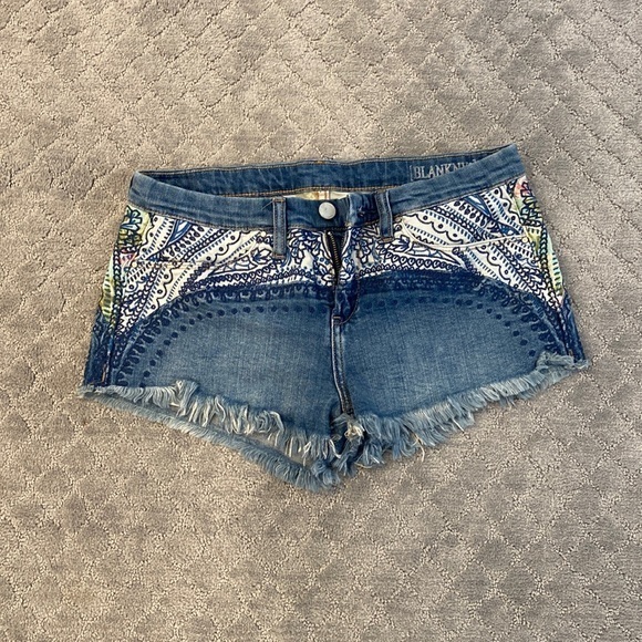 Blank NYC festival low rise booty shorts denim embroidered floral raw hem 28 - Picture 1 of 7